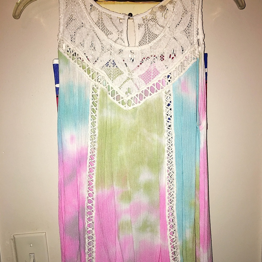 Sleeveless top with detail